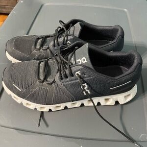 On cloud running womens black tennis shoes size 9.5